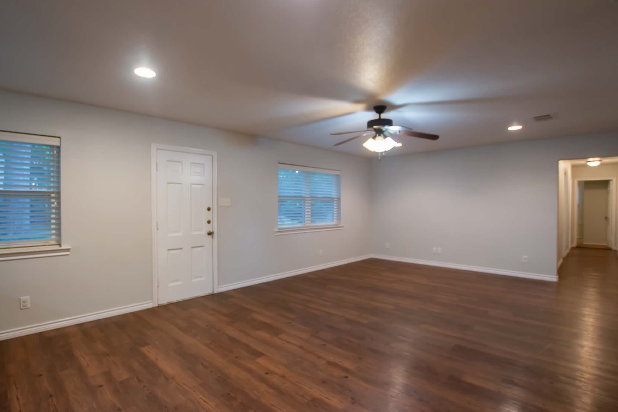 Building Photo - 2110 Inwood Cir