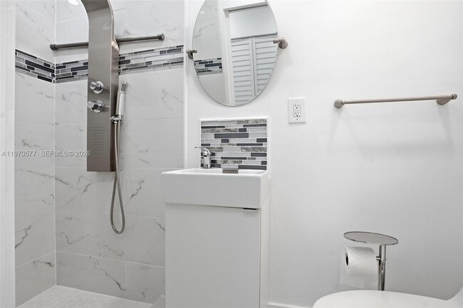 Building Photo - 5521 SW 104th Ave