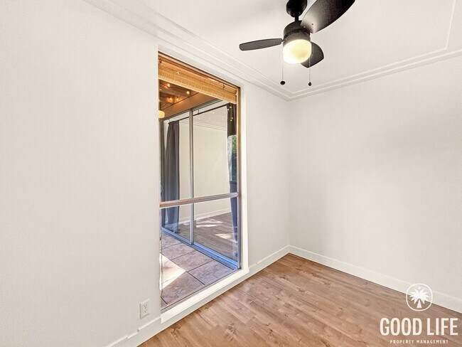 Building Photo - Charming 1BD/1BA Condo in College West W/ A/C, Balcony, Office/Bonus Room, Community Pool, Coin O...