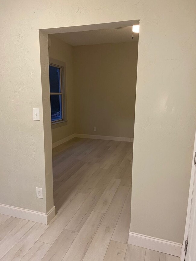 Building Photo - CHARMING 2 BEDROOM 1 BATH APARTMENT HOME - $500 OFF FIRST MONTH RENT!