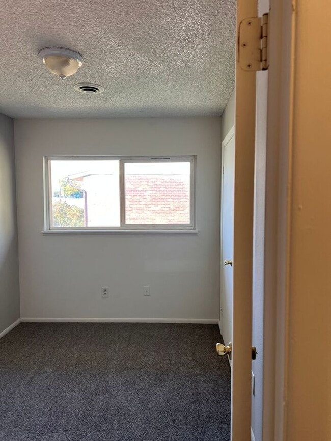 Building Photo - Spacious Three Bedroom Townhome in Westmin...