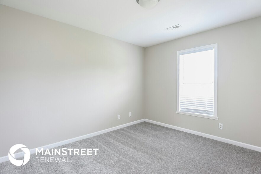 Building Photo - 1506 Hamilton Hills Dr