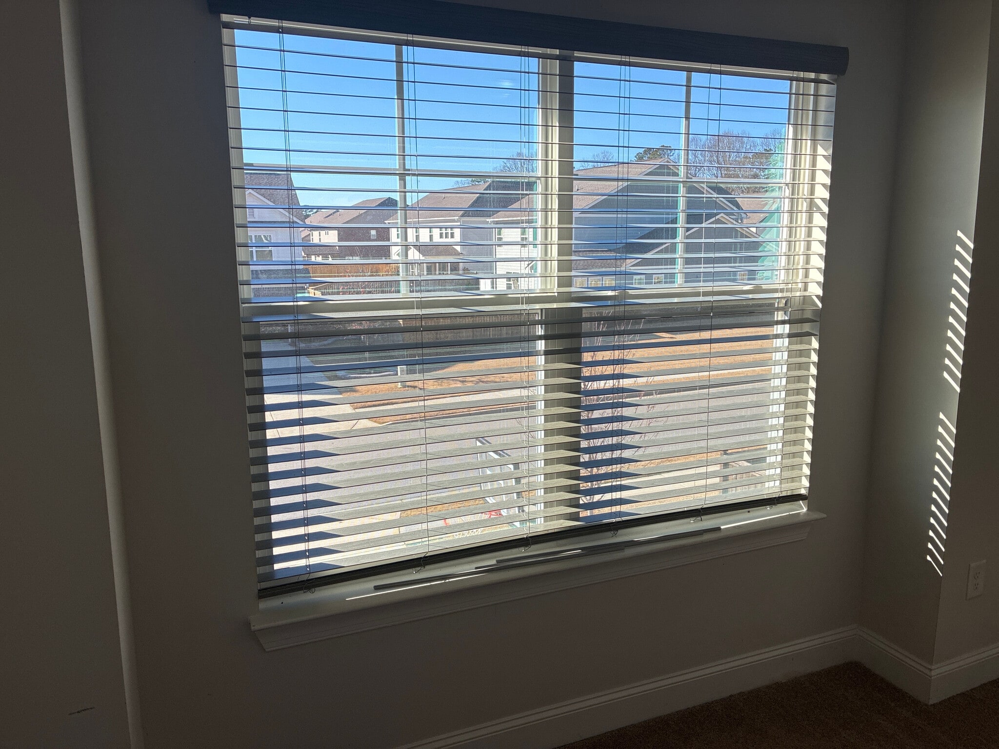 Building Photo - Room in House on Benjamin Dr