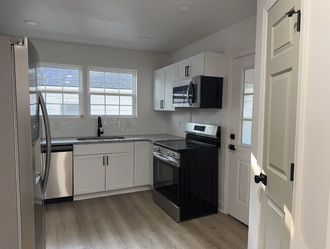 Building Photo - "Newly and beautifully remodeled 3-Bed home on Denmark Street!"