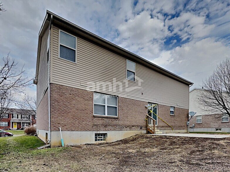 Building Photo - 3455 Lakebrook Ct