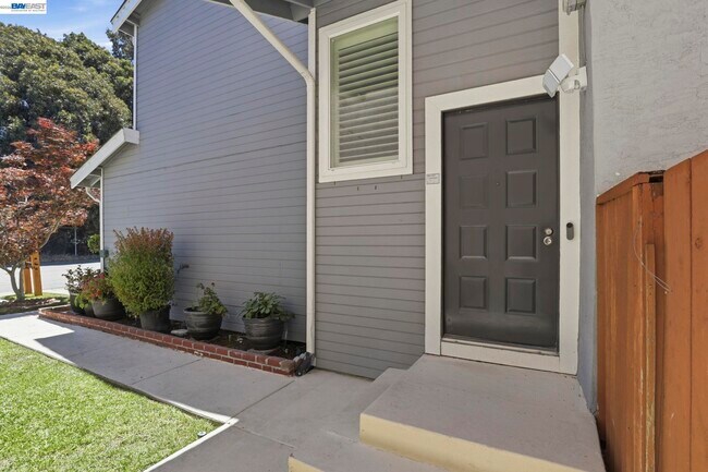 Building Photo - 4773 Ridgewood Dr