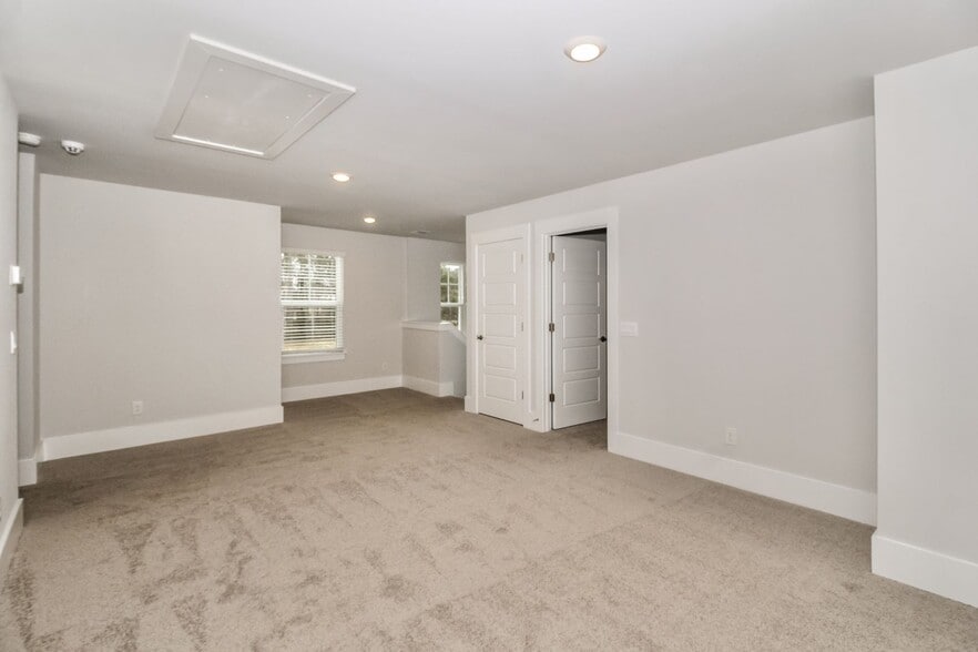 Building Photo - 2028 Cypress Hills Dr SE