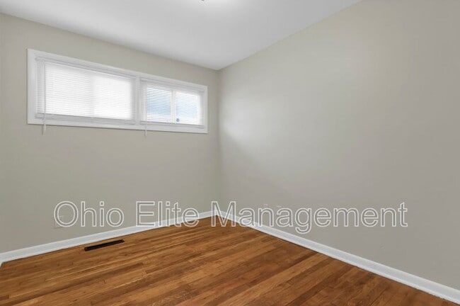 Building Photo - 1028 S Harris Ave