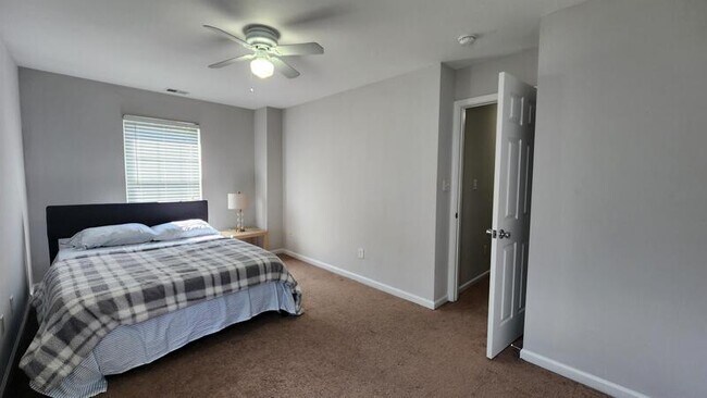 Building Photo - 440 Garcia Dr