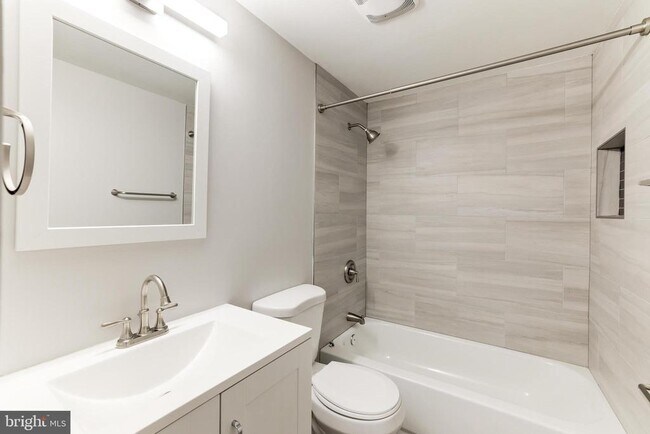 Building Photo - 4111 Hemingway Dr