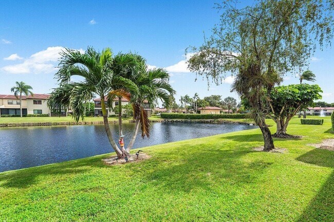 Building Photo - 8566 Casa Del Lago
