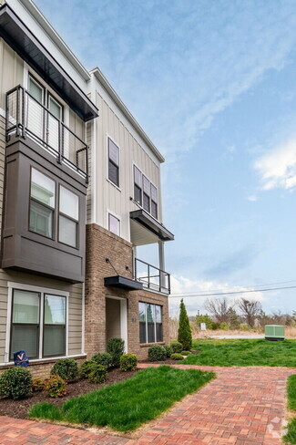 Building Photo - Modern End-Unit Townhome in Rocketts Landi...