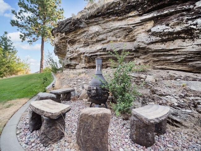 Building Photo - Dream Home At Shelley Lake