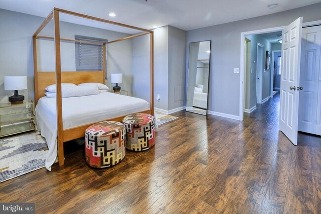 Building Photo - 4709 Jay St NE