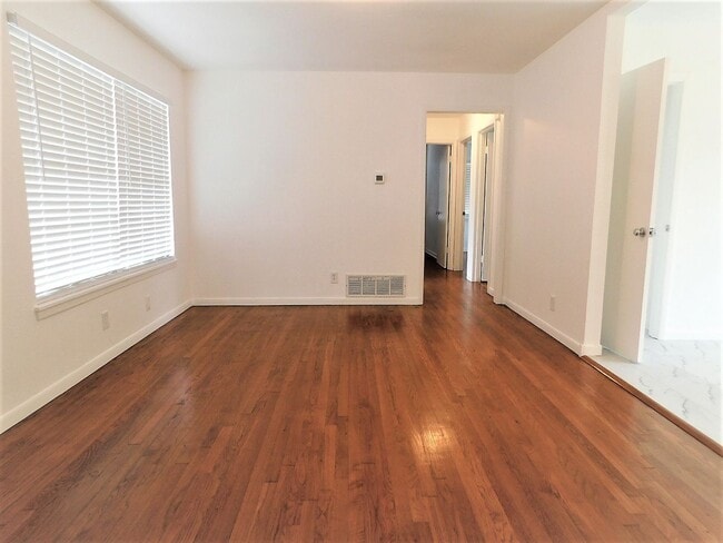 Building Photo - 1100 Estes Dr