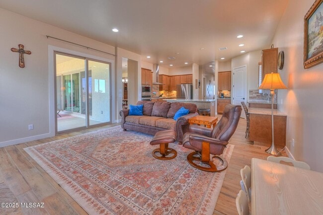 Building Photo - Kings Ranch