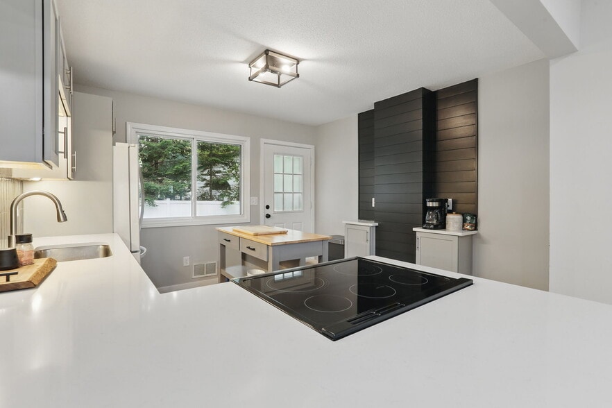 Building Photo - 2514 Woodlynn Ave