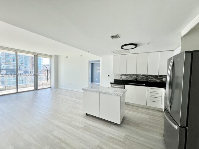 Building Photo - 92 SW 3rd St