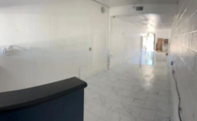 Building Photo - Commercial Unit for Rent in South Gate CA ...
