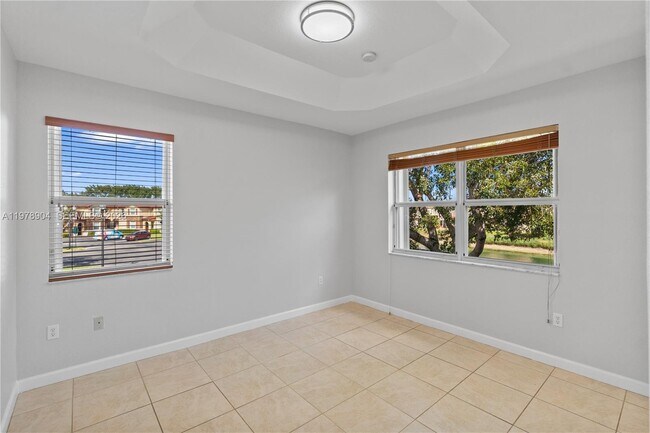 Building Photo - 1655 NE 33rd Rd