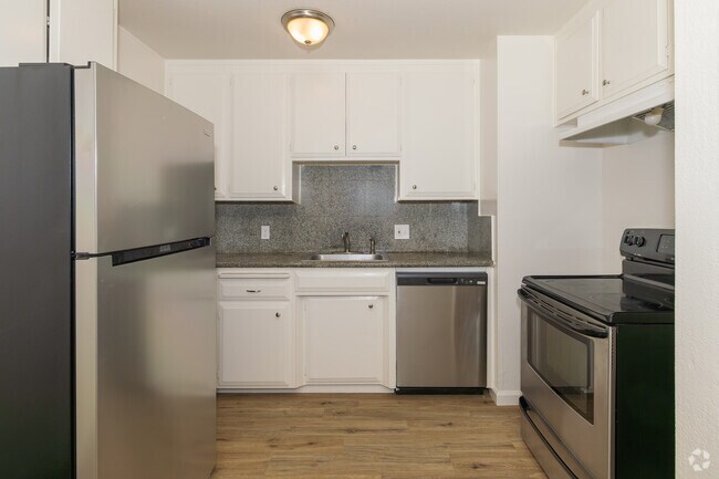 2BR, 1BA - 840SF - Kitchen - Park Hills Place