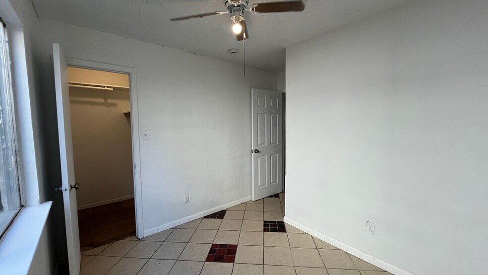 Building Photo - 9515 Aberdeen Way