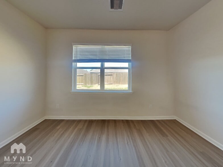 Building Photo - 15607 Plum Brk Dr