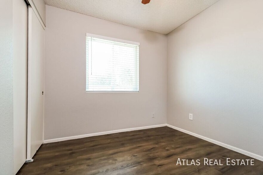 Building Photo - 1323 W Rosemonte Dr