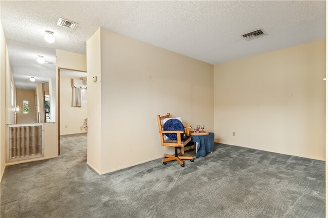 Building Photo - 2687 Country Club Dr