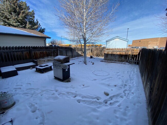 Building Photo - 3 Bedroom, 1.5 Bath Townhome W/ Attached S...