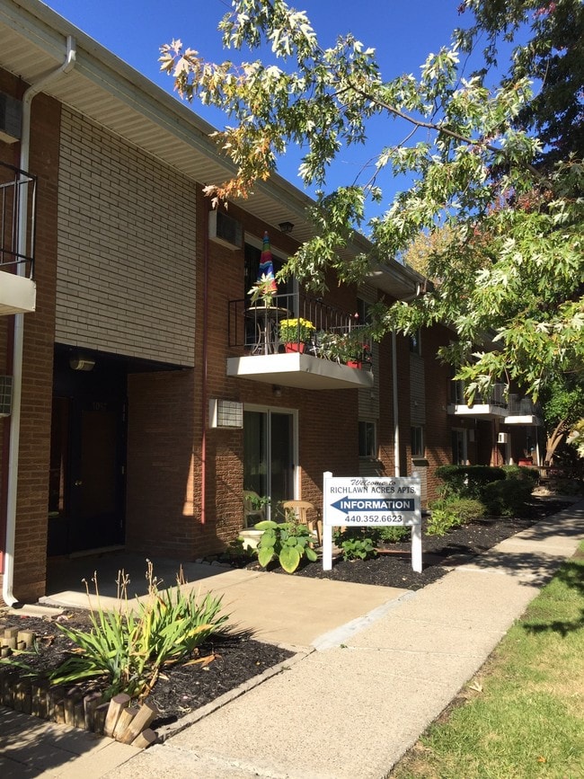 Richlawn Acres Apartments 1059 Newell St Painesville OH 44077