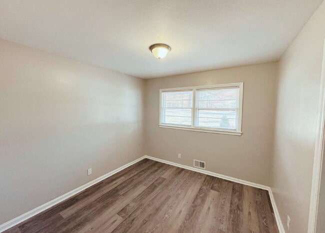 Building Photo - 2609 County Line Rd SW