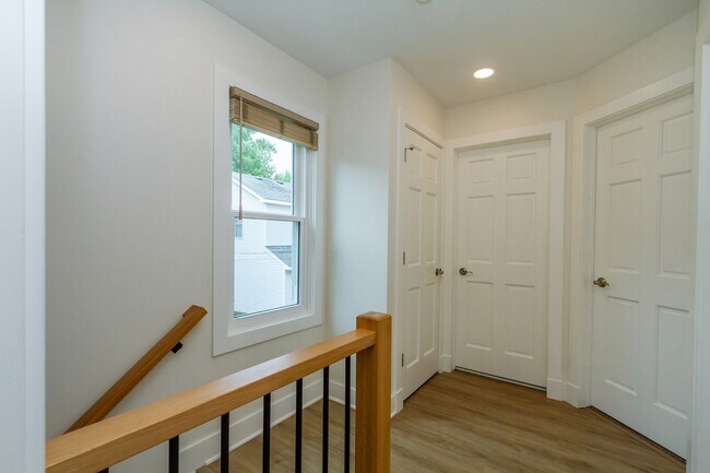 Building Photo - 725 Stevens St