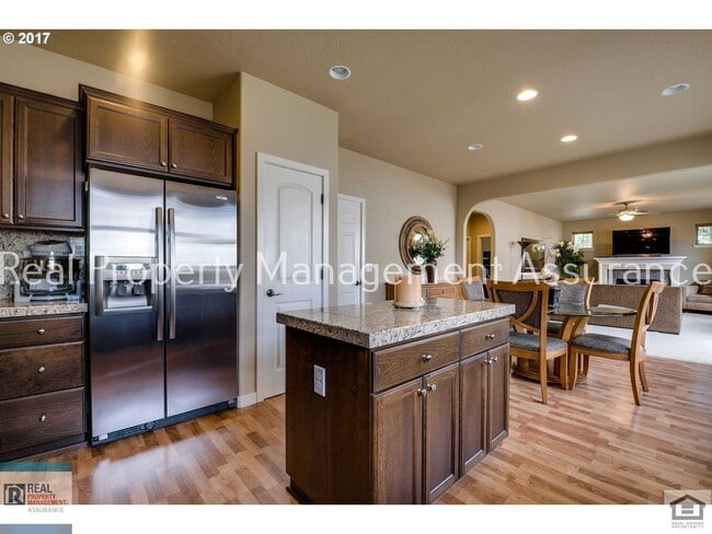 Building Photo - 13933 SW Walnut Creek Way