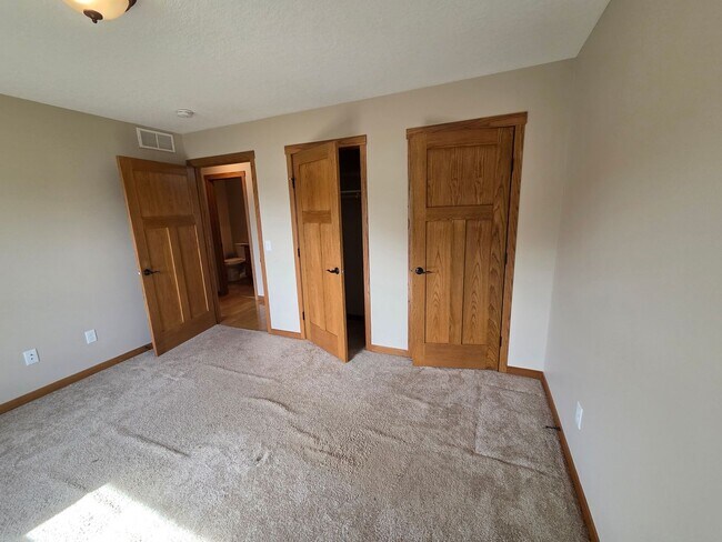 Building Photo - 38231 Ewing Ct