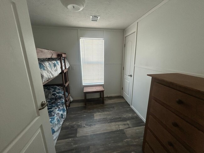 Building Photo - 407 NW Park St