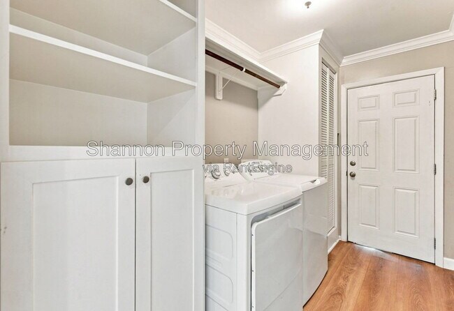 Building Photo - 5522 Dumfries Dr