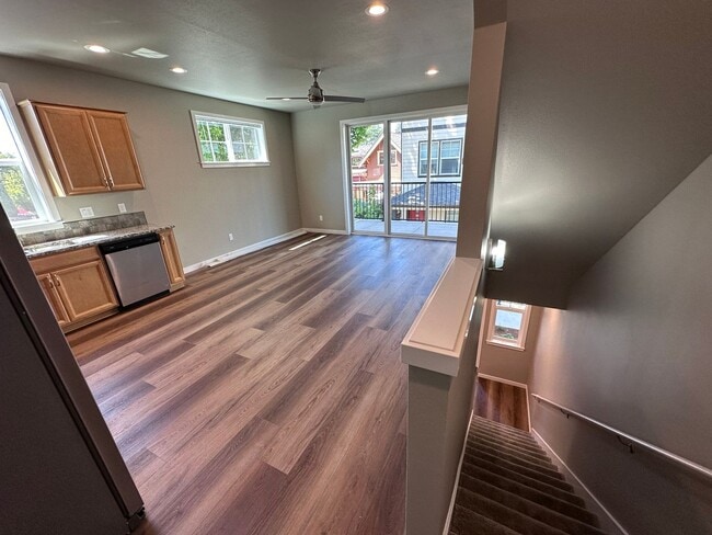 Building Photo - 4 Bedroom / 4 bath New Townhome. Every bedroom is its own Master Suite with your own full bathroo...