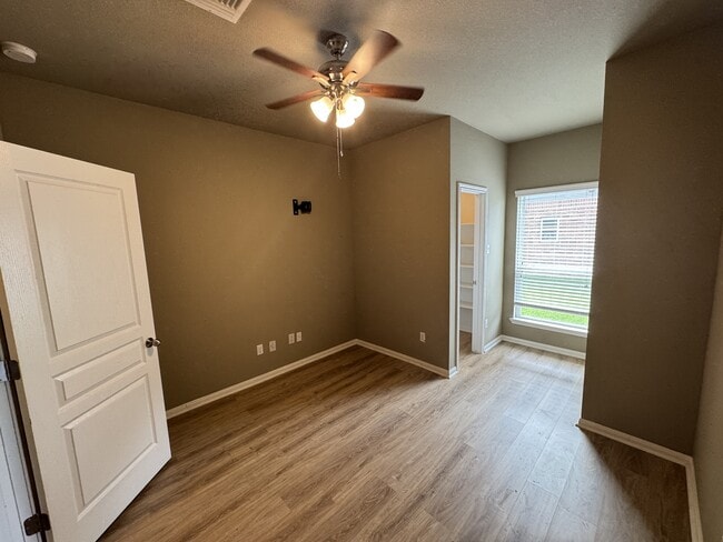 Building Photo - 502 Westchester Ct