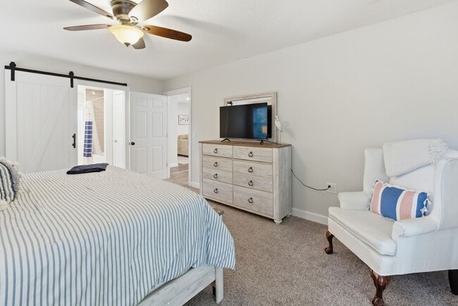 Building Photo - Furnished Home on KY Lake