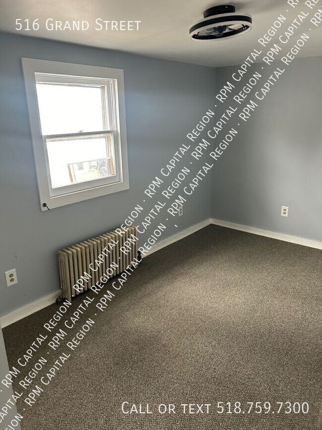 Building Photo - 516 Grand St