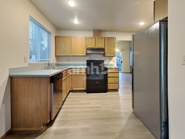 Building Photo - 2078 SE 8th Dr