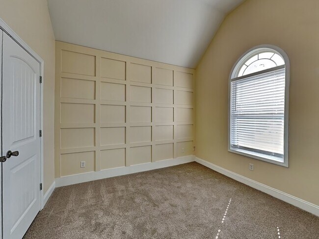 Building Photo - Beautiful 6 Bedroom Home located in Hampton!
