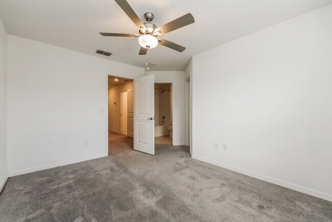 Building Photo - 2133 Great Sapphire Ln