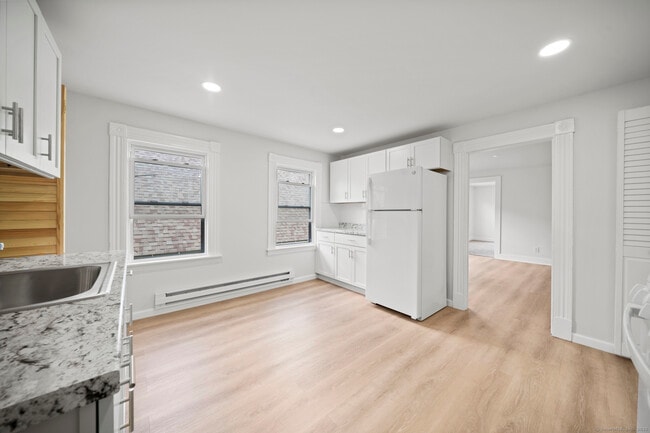 Building Photo - 220 Hillside Ave