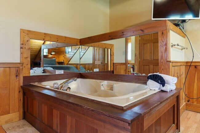 Building Photo - 741 Golf View Blvd