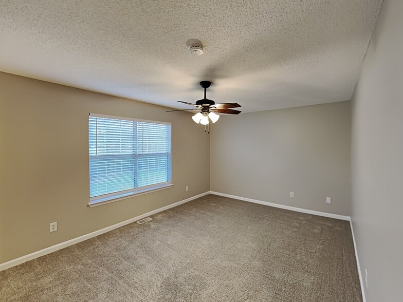 Building Photo - 401 Brookside Dr
