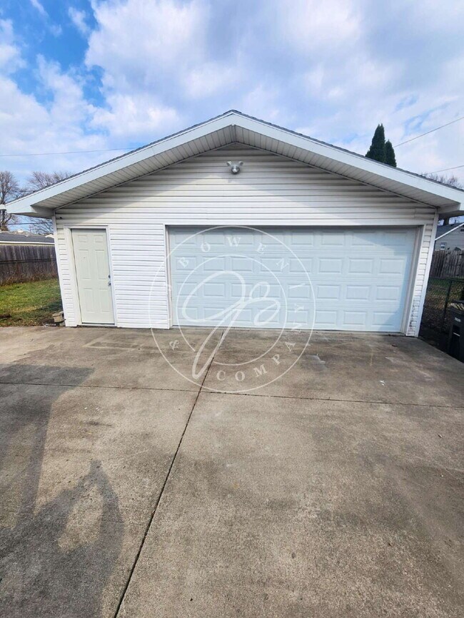 Building Photo - Spacious & Updated 3-Bedroom Home in East Toledo – Birmingham Neighborhood