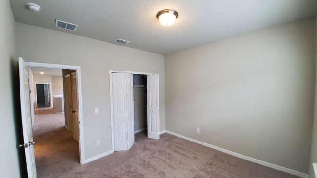 Building Photo - Lovely 4 bedroom townhome in Venetian Bay
