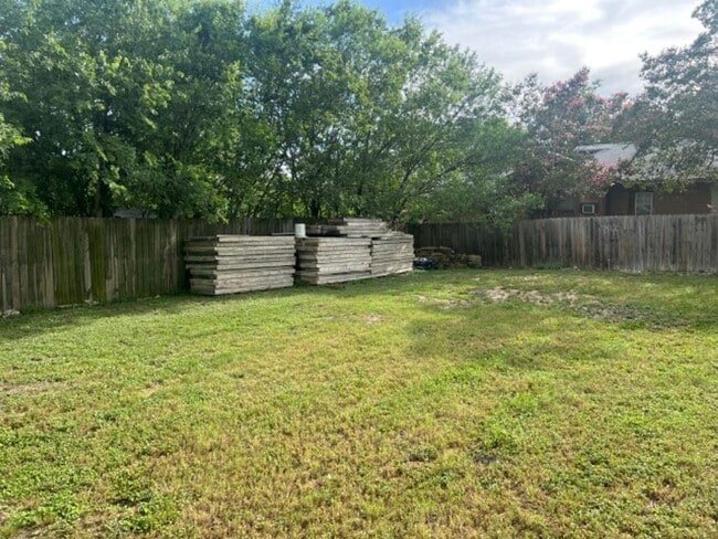 Building Photo - Wheatley Heights Gem